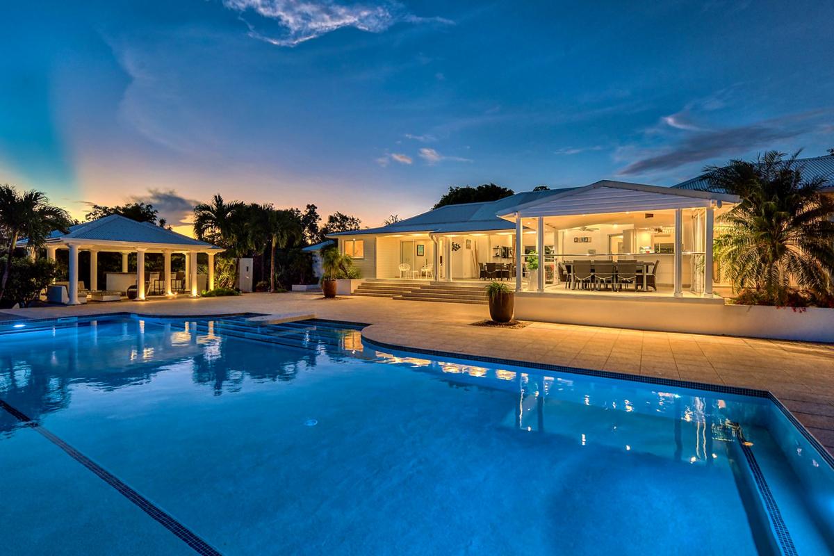 Charming Villa rental St Martin - Pool by night